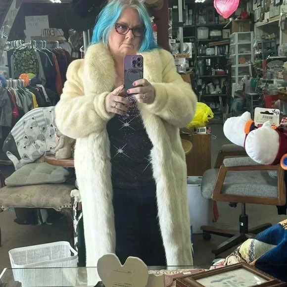 Real minx coat. Trench. White cream color - Picture 1 of 5